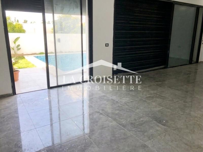 Villa S+5 avec piscine à Gammarth