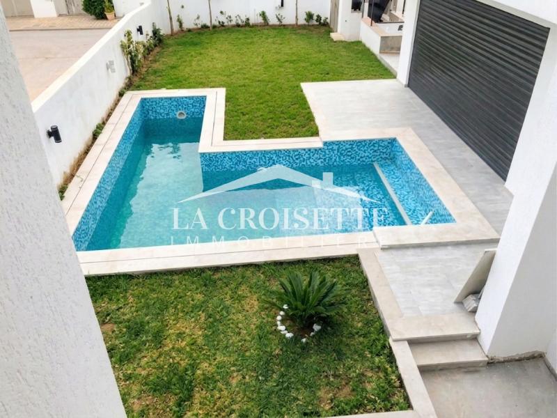 Villa S+5 avec piscine à Gammarth
