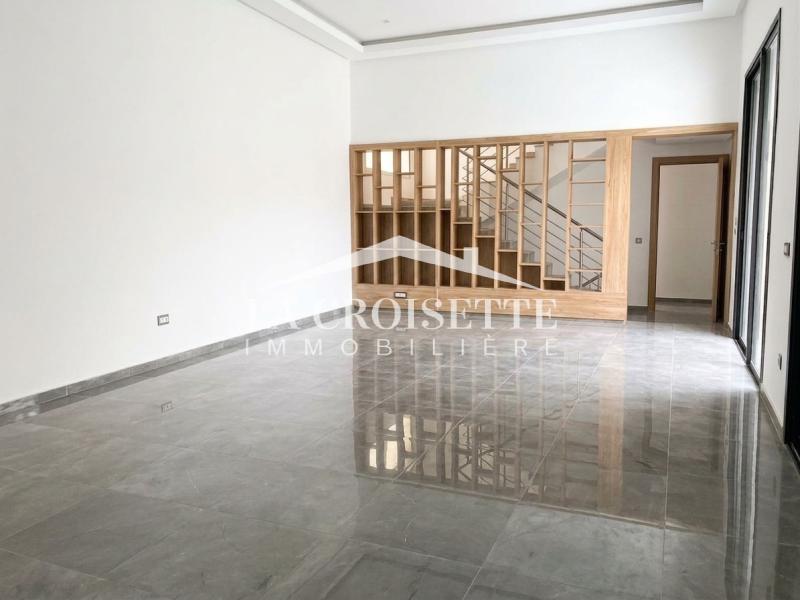 Villa S+5 avec piscine à Gammarth