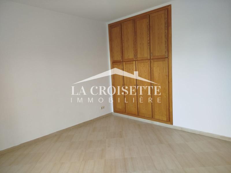 Villa S+4 avec jardin et piscine à La Marsa