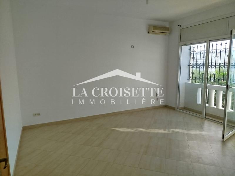 Villa S+4 avec jardin et piscine à La Marsa