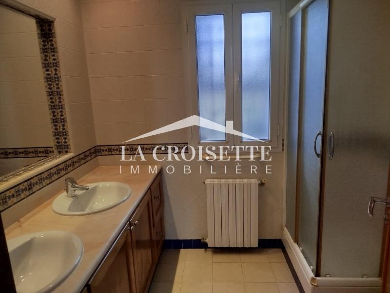 Villa S+4 avec jardin et piscine à La Marsa