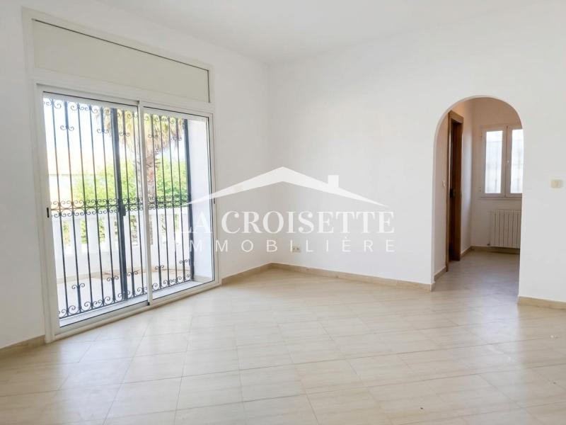 Villa S+4 avec jardin et piscine à La Marsa