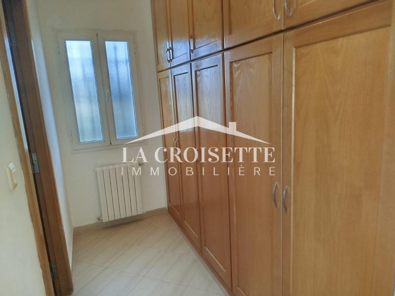 Villa S+4 avec jardin et piscine à La Marsa