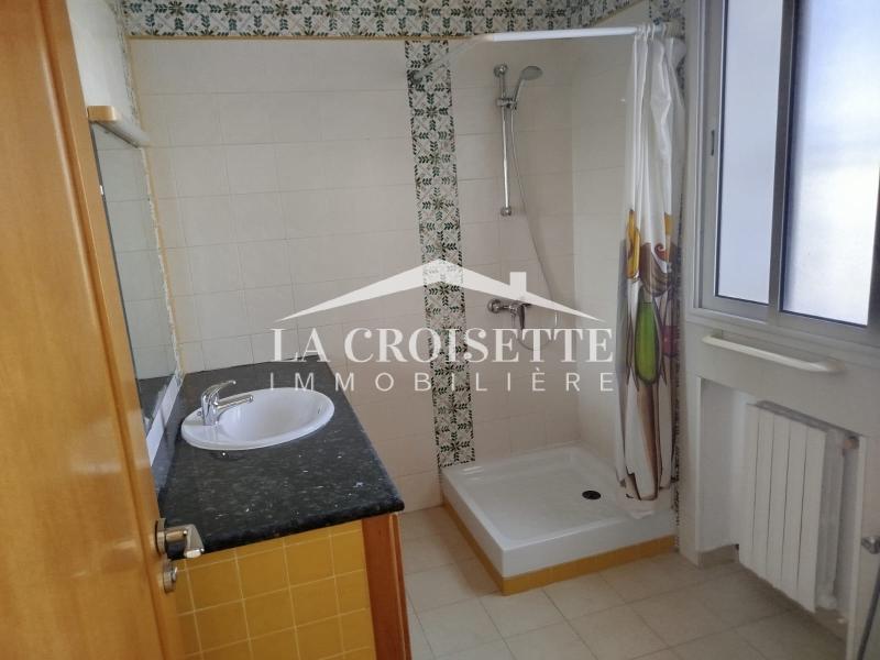 Villa S+4 avec jardin et piscine à La Marsa
