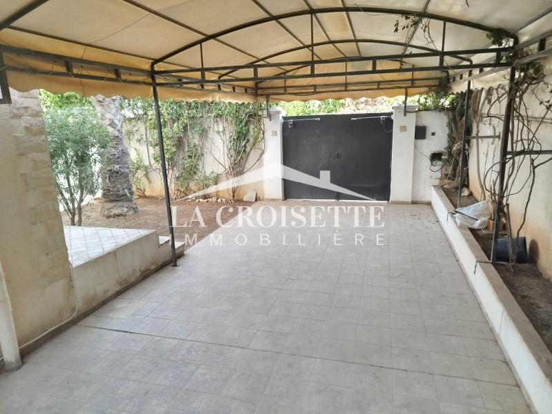 Villa S+4 avec jardin et piscine à La Marsa