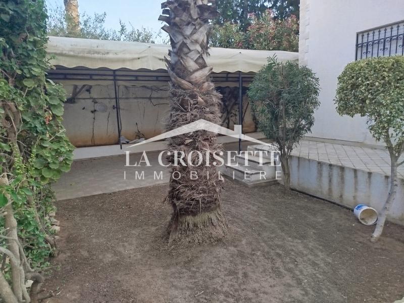 Villa S+4 avec jardin et piscine à La Marsa