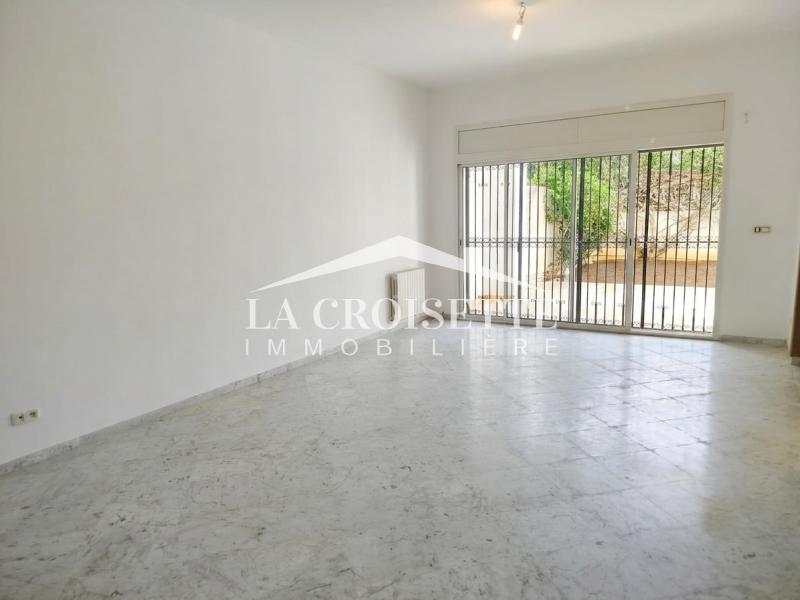 Villa S+4 avec jardin et piscine à La Marsa