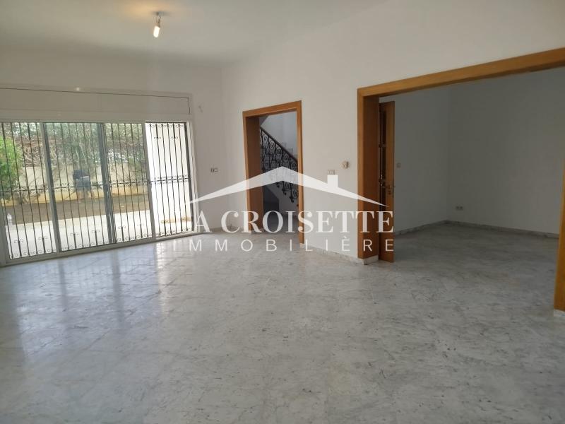 Villa S+4 avec jardin et piscine à La Marsa