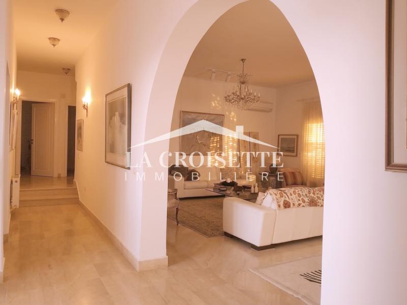 Duplex S+3 meublé avec piscine à La Marsa