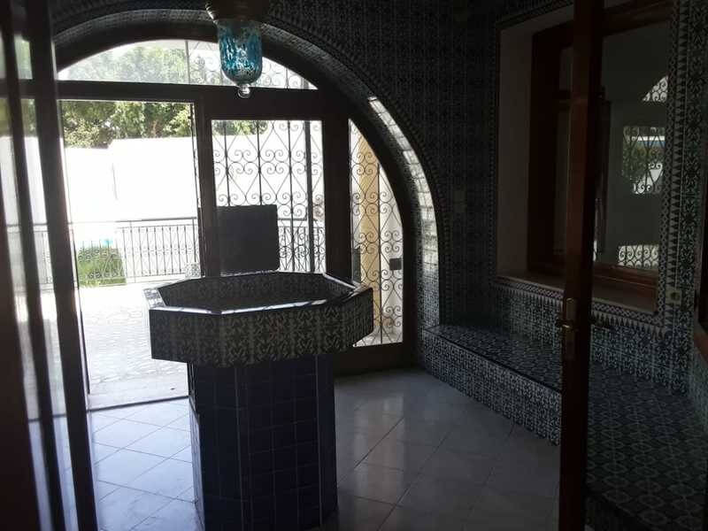 Villa S+6 avec piscine à La Marsa