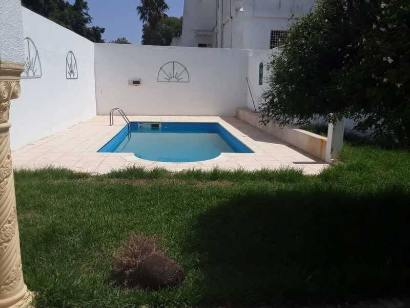 Villa S+6 avec piscine à La Marsa