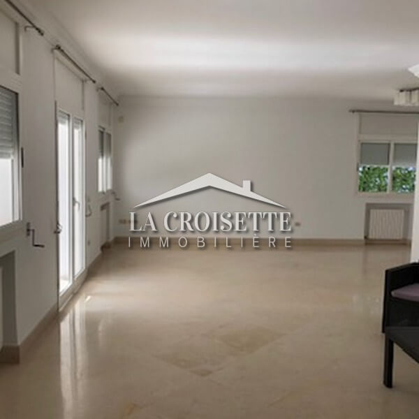 Une villa S+5 avec piscine à La Marsa