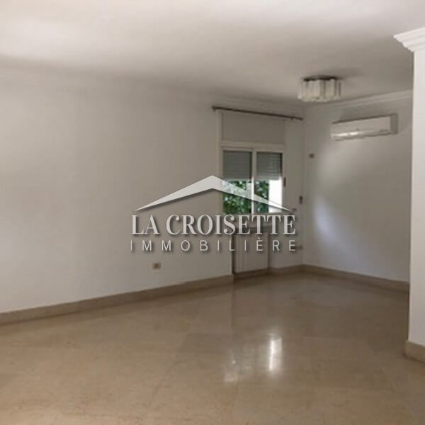 Une villa S+5 avec piscine à La Marsa