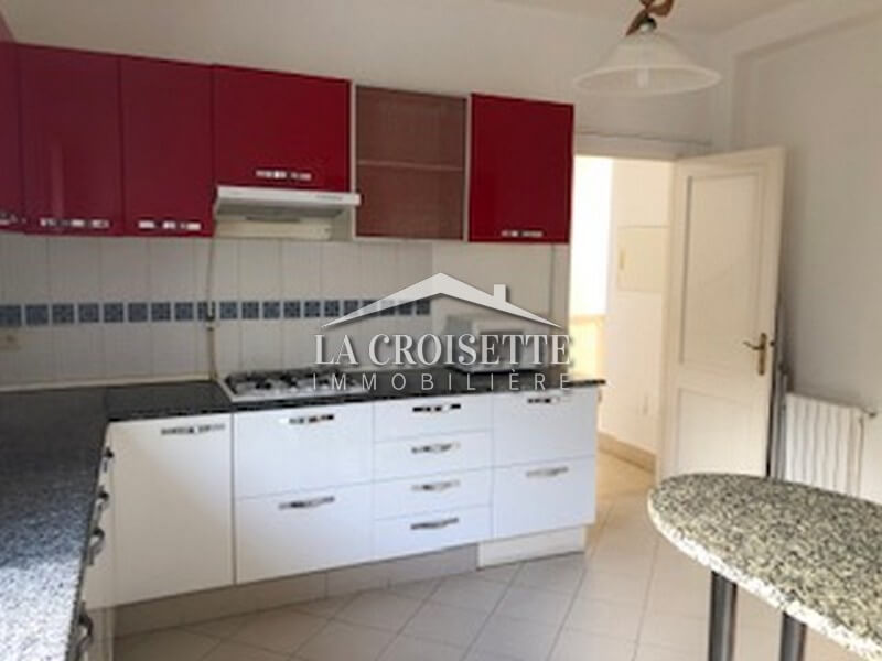 Une villa S+5 avec piscine à La Marsa
