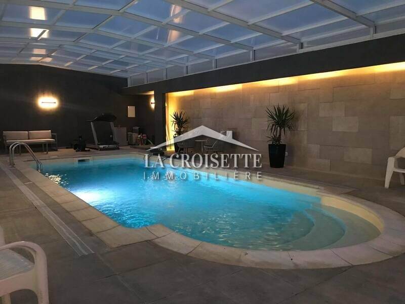 Une villa S+6 avec piscine à La Soukra