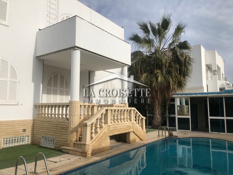 Villa S+4 avec piscine à La Marsa 