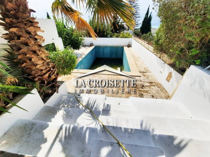 Villa S+4 vue mer avec piscine à Carthage