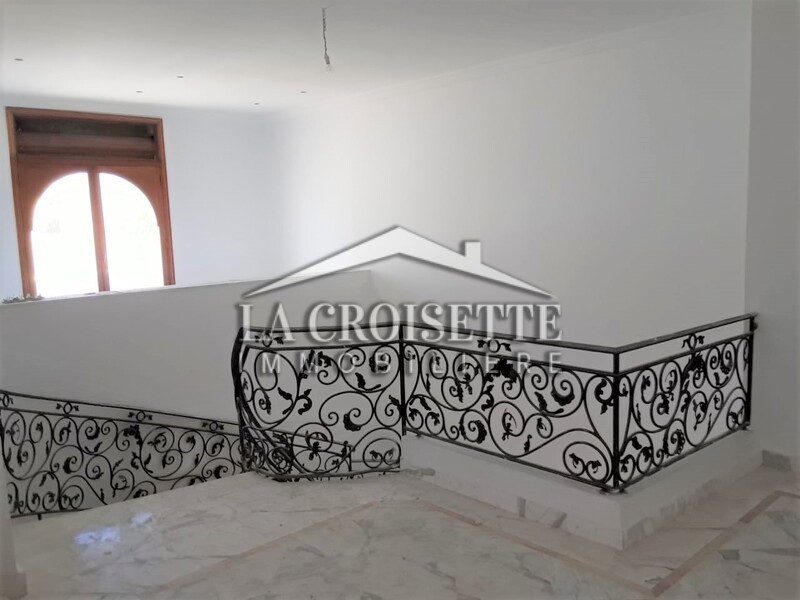 Villa de maitre S+5 avec piscine à Gammarth