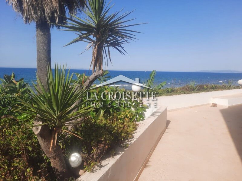 Villa S+5 vue mer avec piscine à La Marsa