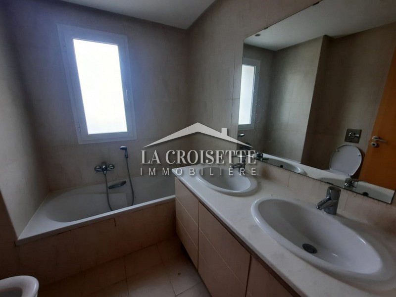 Villa vue sur mer S+5 avec piscine à Gammarth