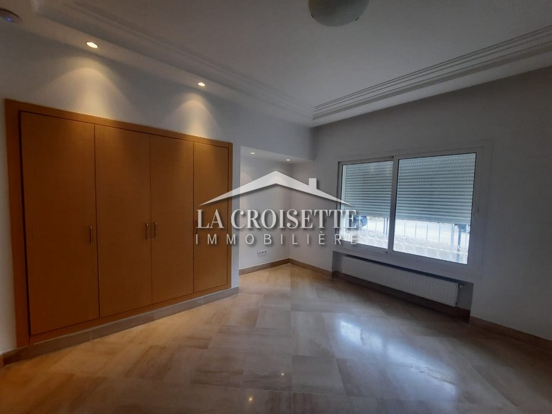 Villa vue sur mer S+5 avec piscine à Gammarth