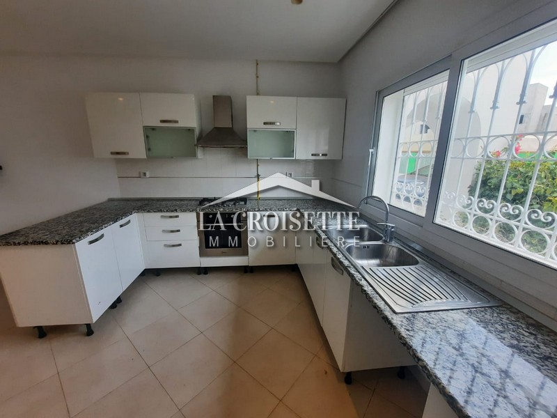 Villa vue sur mer S+5 avec piscine à Gammarth