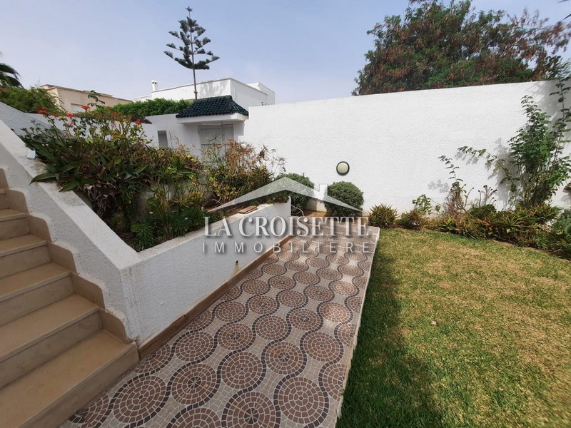 Villa S+3 meublée à La Marsa