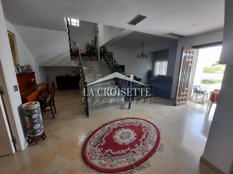 Villa S+3 meublée à La Marsa