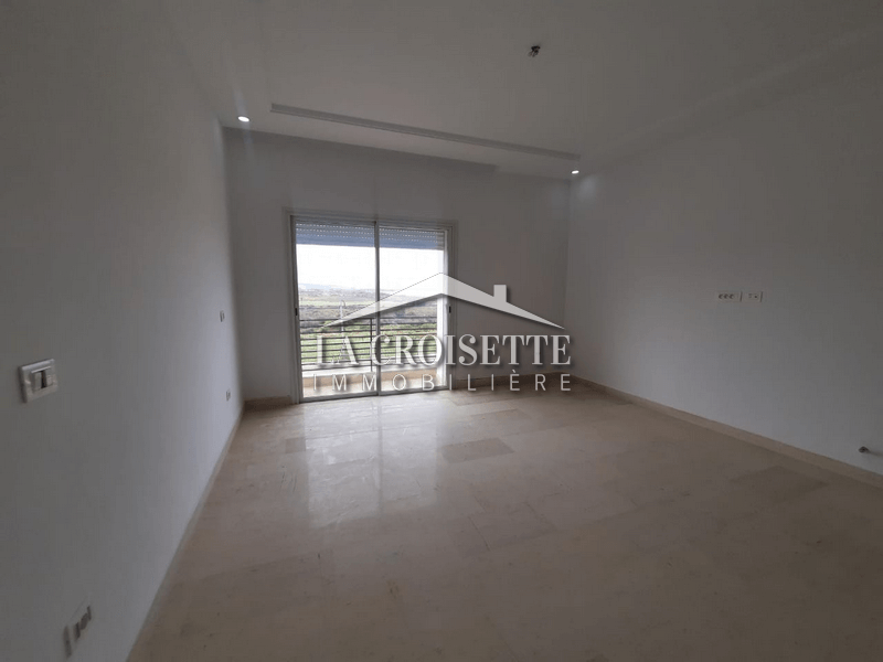 Villa S+5 avec piscine à La Soukra 