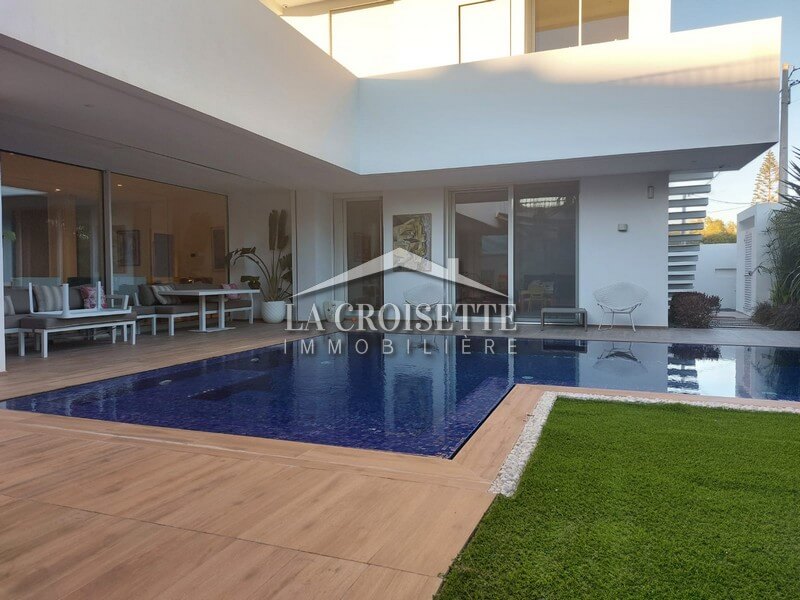 Villa S+4 avec piscine à La Soukra 