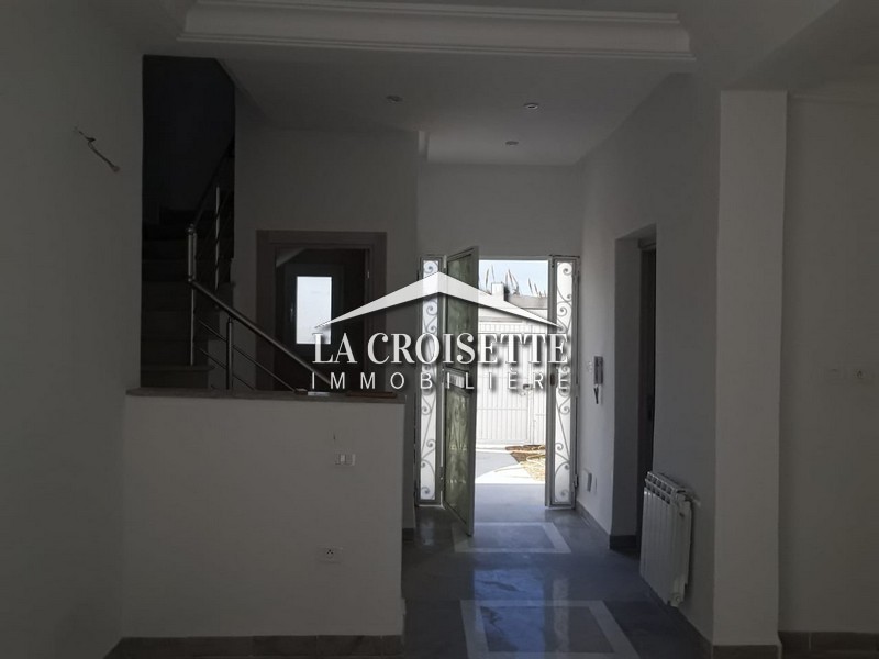 Villa S+3 à La Soukra 