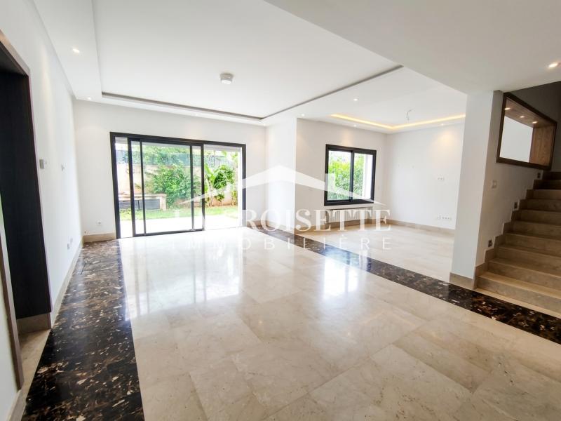 Villa S+7 avec piscine au Lac 2