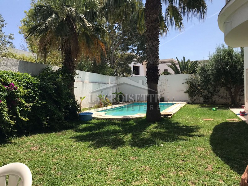 Villa S+4 avec piscine à Gammarth 