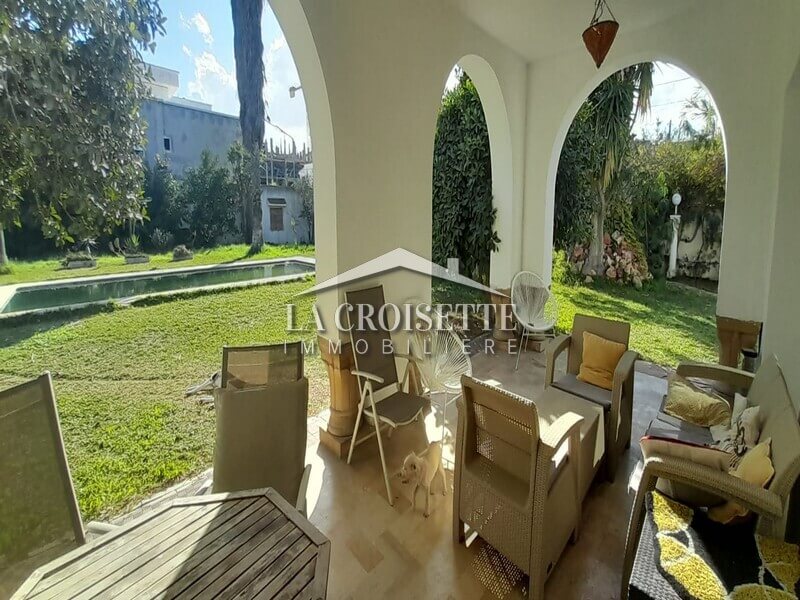 Villa S+5 à La Soukra