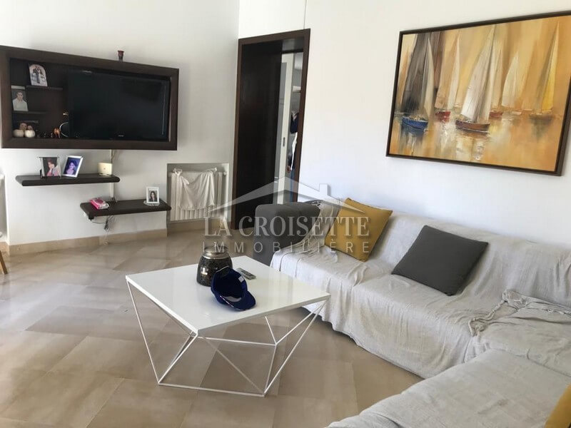 Villa S+4 avec piscine à Ain Zaghouan Nord 