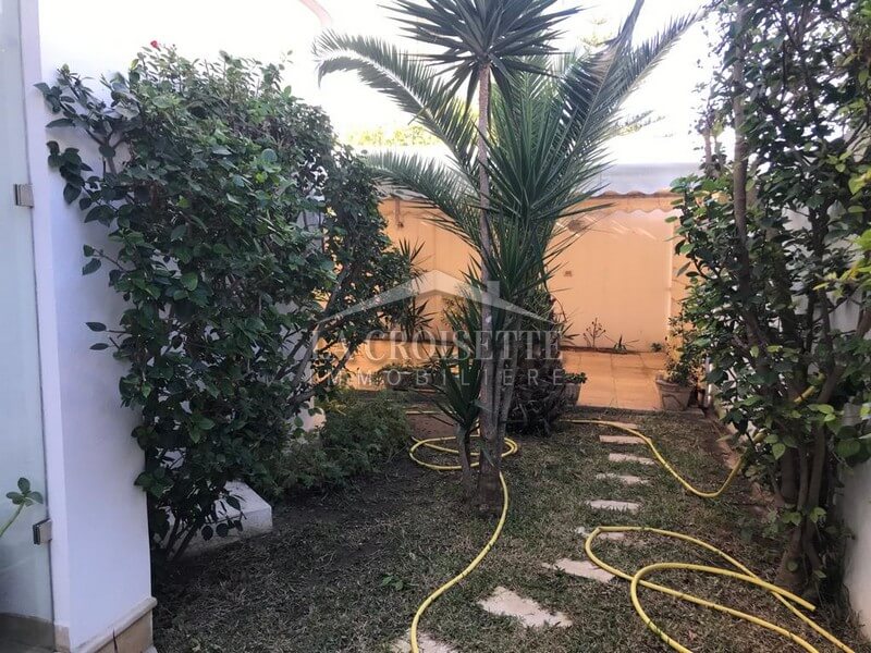 Villa S+4 avec piscine à Ain Zaghouan Nord 