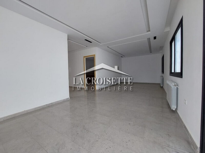 Villa S+4 jamais habitée à La Soukra 