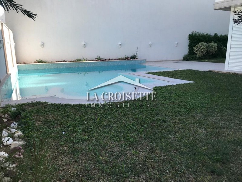 Villa S+4 avec piscine à Gammarth 