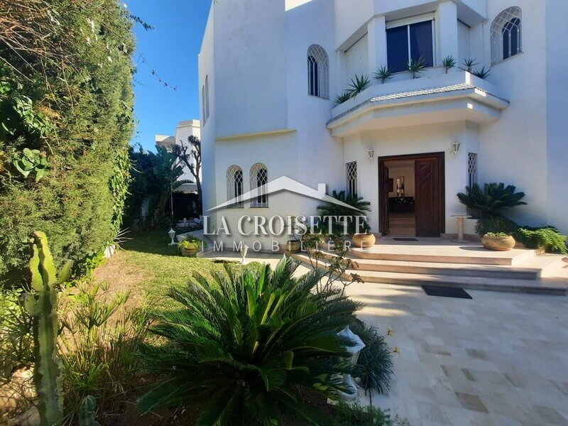 Villa S+4 avec piscine à La Marsa