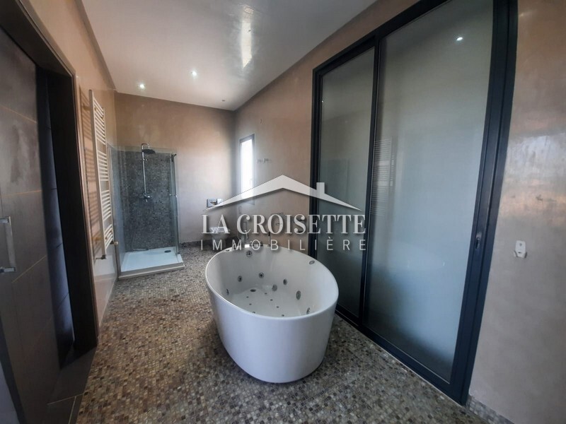 Villa S+4 avec piscine à La Marsa