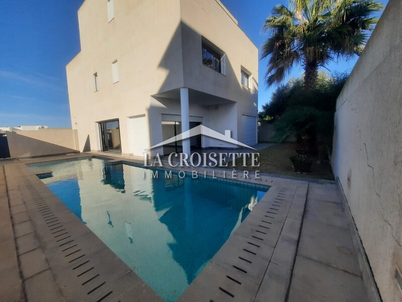 Villa S+4 avec piscine à La Marsa