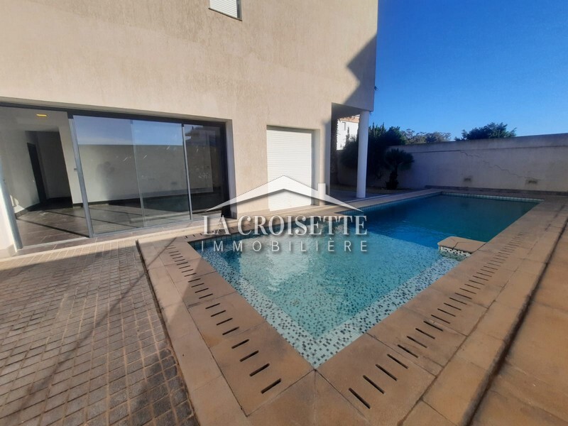 Villa S+4 avec piscine à La Marsa