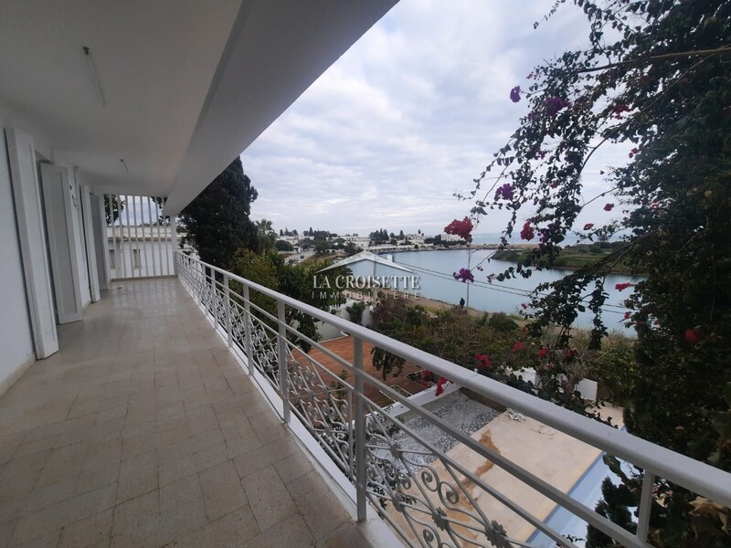 Villa vue sur mer S+7 avec piscine à Carthage