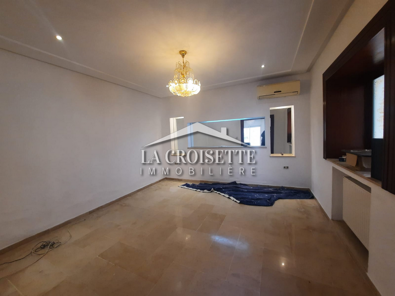 Villa S+4 plain pied avec piscine à Ain Zaghouan Nord