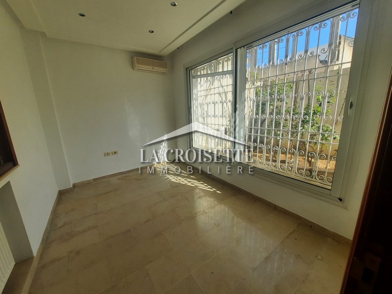 Villa S+4 plain pied avec piscine à Ain Zaghouan Nord