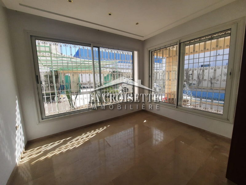 Villa S+4 plain pied avec piscine à Ain Zaghouan Nord