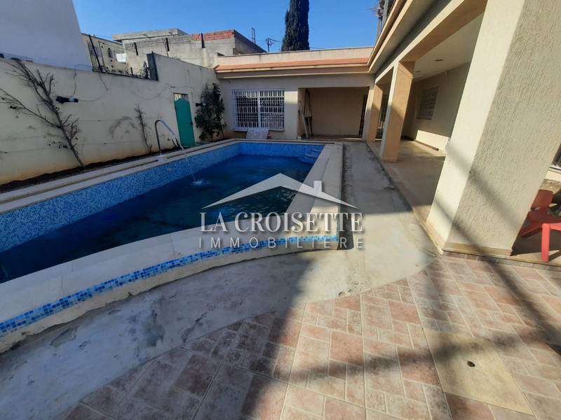 Villa S+4 plain pied avec piscine à Ain Zaghouan Nord