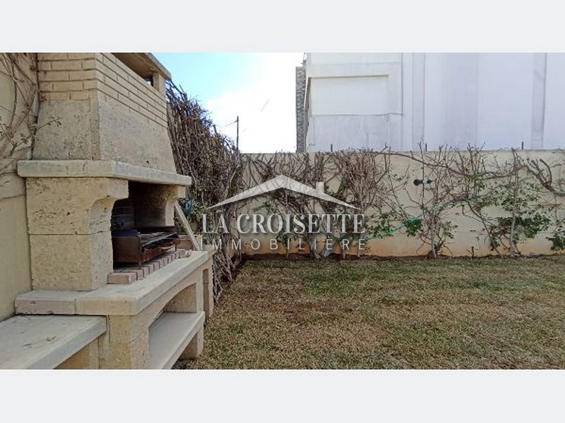 Villa S+4 plain pied avec piscine à Ain Zaghouan Nord