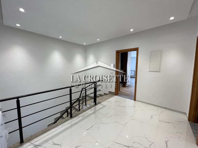 Villa S+4 avec piscine à La Soukra